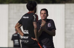 Osmar Loss comandou o treino desta quinta-feira no CT