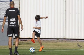 Roger e filho no treino desta tarde no CT do Timão