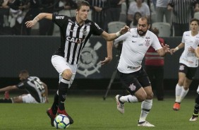 Danilo durante partida contra o  Atltico-MG, na Arena Corinthians, pelo Brasileiro