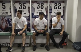 Danilo Avelar, Pedrinho e Vital no vestiário do Castelão antes do jogo contra o Ceará