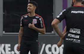 Douglas durante o treinamento no CT Joaquim Grava; Time se reapresentou nesta segunda-feira