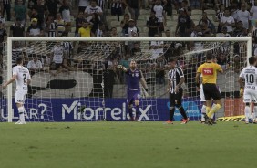 Goleiro Walter durante jogo contra o Ceará, pelo Campeonato Brasileiro