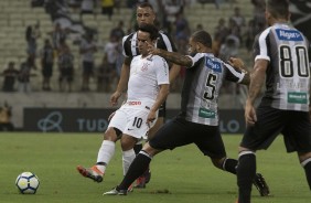 Jadson em jogada contra o Ceará, pelo Brasileirão 2018