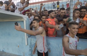 Lo Santos tambm foi tietado durante treino no CT do Fortaleza