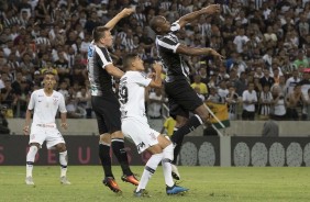 Matheus Matias em jogada contra o Ceará, pelo Campeonato Brasileiro