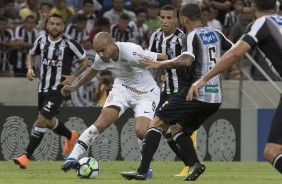 O atacante Roger durante momento em que marcou o único gol do Corinthians na partida