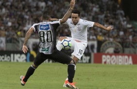 O meia Jadson atuando contra o Ceará, pelo Campeonato Brasileiro