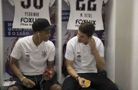 Pedrinho e Mateus Vital conversam no vestiário do Castelão antes do jogo contra o Ceará