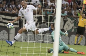 Roger marcou o único gol corinthiano contra o Ceará, em Fortaleza, pelo Brasileirão