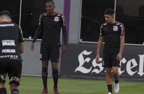 Zagueiro Marllon e meia Douglas durante treino de reapresentao no CT