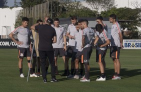 Novo tcnico do Timo conversou com os jogadores durante o treino