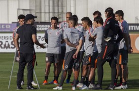 Novo tcnico do Timo conversou com os jogadores durante o treino