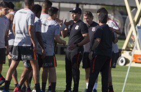 Novo tcnico do Timo conversou com os jogadores durante o treino