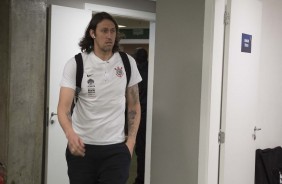 Cássio chega ao vestiário para a partida contra o Palmeiras