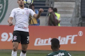 Douglas duante partida contra o Palmeiras