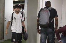 Gabriel chega ao vestiário para a partida contra o Palmeiras