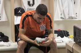 Gabriel no vestiário para a partida contra o Palmeiras