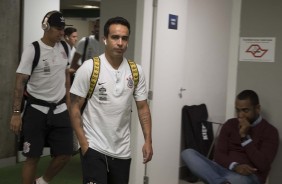 Jadson chega ao vestiário para a partida contra o Palmeiras