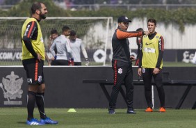 Jair Ventura conversa com seus jogadores