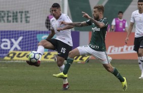 Ralf disputa jogada com adversário