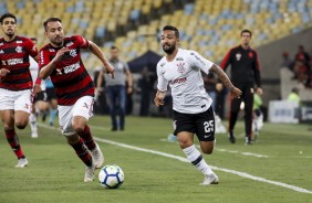 Clayson suando a camisa contra o Flamengo, pela Copa do Brasil, no Maracanã