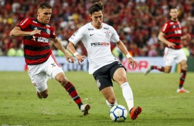 Vital em jogada contra o Flamengo, pela Copa do Brasil