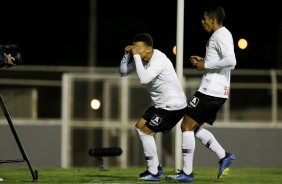 Bilu e Fessin durante vitria contra o Palmeiras, pelo Brasileiro Sub-20