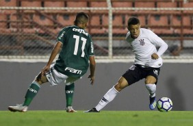 Bilu em jogada contra o Palmeiras, em jogo vlido pelo pelo Brasileiro Sub-20
