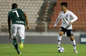 Fabrcio Oya durante jogo contra o Palmeiras, pelo pelo Brasileiro Sub-20