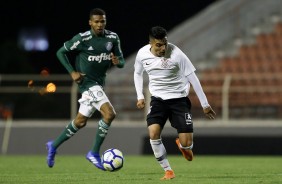 Giovanny em jogada contra o Palmeiras, pelo Brasileiro Sub-20