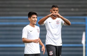Oya e Nathan comemorando o gol do ltimo contra a Portuguesa, pelo Paulista Sub-20