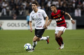 Danilo Avelar durante o jogo contra a Sport, pelo Brasileiro