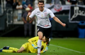 Danilo Avelar vibrou muito ao marcar seu primeiro gol no Timão