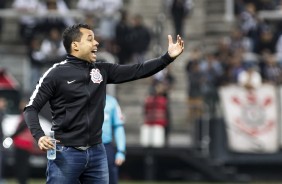 Jair Ventura em sua primeira vitória no comando do Corinthians