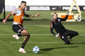 Jonathas durante o treino de hoje no CT