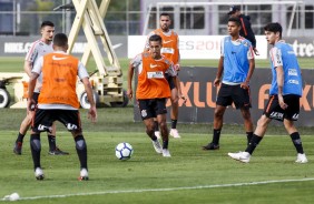 Sem compromissos no meio da semana, Corinthians treinou nesta segunda-feira no CT Joaquim