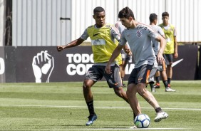 Danilo Avelar no treino desta manhã no CT Joaquim Grava