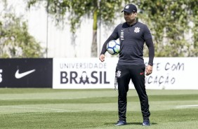 Jair Ventura comandou, no CT Joaquim Grava, o treinamento desta manhã da equipe corinthiana