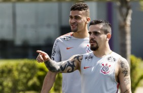 Lo Santos e Fagner no treino desta manh no CT