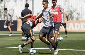 O jovem Pedrinho treina com o elenco nesta manhã no CT Joaquim Grava