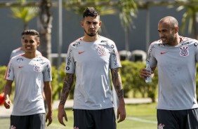 Pedro Henrique e Roger durante o treino desta manh no CT Joaquim Grava