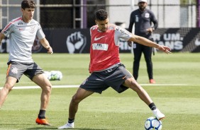 Vital e Léo Santos treinando no CT Joaquim Grava