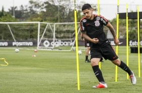 Daz treina em busca de chance no time titular do Corinthians