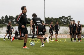 Jadson e companheiros treinam pela manhã no CT Joaquim Grava