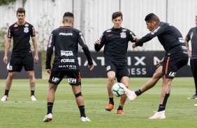 Vital e companheiros no treino desta manh no CT Joaquim Grava