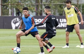 Douglas, Clayson e Romero durante o treino desta manhã no CT