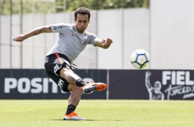 Jadson treinando no CT Joaquim Grava para enfrentar o Internacional