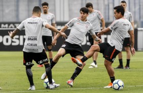 Jogadores treinam focados no duelo contra o Internacional