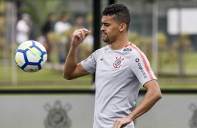 O zagueiro Lo Santos durante penltimo treino do time no CT Joaquim Grava