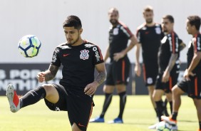 Sergio Díaz treina para ganhar chance com Jair Ventura